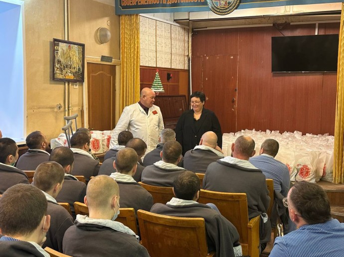 Тульских военнослужащих в госпиталях поздравили с наступающим Новым годом Тульских военнослужащих в госпиталях поздравили с наступающим Новым годом