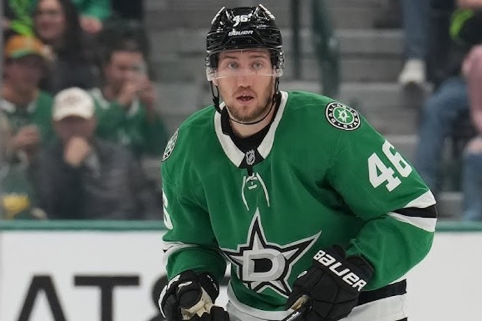 Гол Любушкина помог "Далласу" разгромить "Анахайм" в матче с 11-ю шайбами