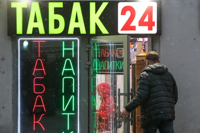 Продажу сигарет на остановках хотят запретить