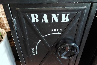 Петербуржцам посоветовали вкладывать деньги в драгметаллы и сдавать недвижимость