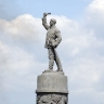 Прокуратура требует спасти памятник рабочим-красногвардейцам в Колпино