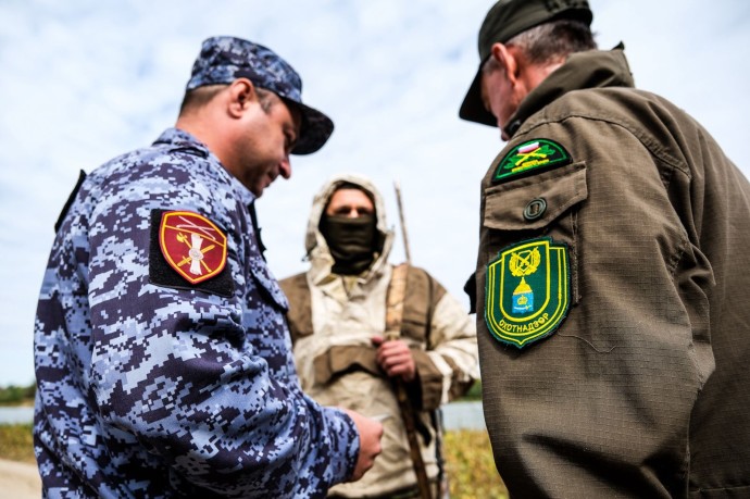 Под Астраханью туристы незаконно отстреливали шакалов и зайцев Под Астраханью туристы незаконно отстреливали шакалов и зайцев