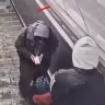 Мать смотрела в телефон, пока сыну сдирало кожу пальцев эскалатором: СК начал проверку