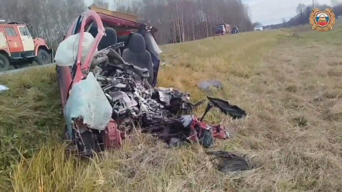 В Ярославской области в ДТП с КАМАЗом погиб водитель легковушки В Ярославской области в ДТП с КАМАЗом погиб водитель легковушки