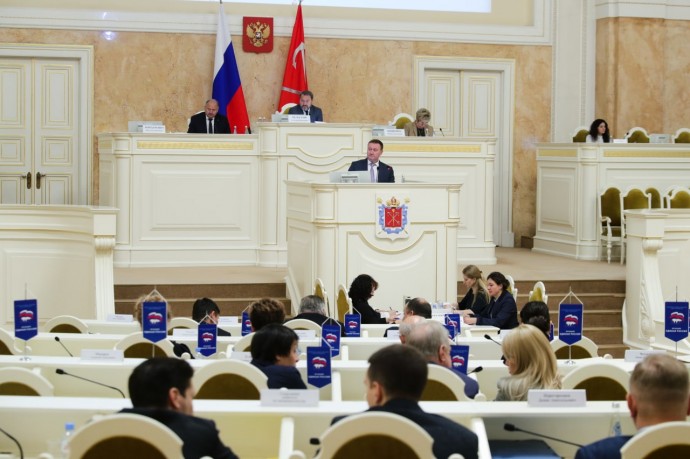 Петербургские депутаты хотят запретить аниматорам навязчиво приставать к прохожим