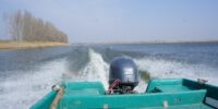 Пятилетняя девочка попала в больницу: в Астраханской области перевернулась лодка