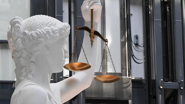 Суд арестовал полицейского по делу о получении взятки от сотрудников Baza