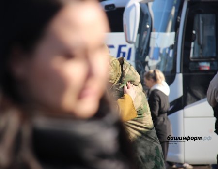 Глава Башкирии продлил срок единовременных выплат контрактникам СВО