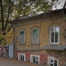 Старый Саратов уходит под ковш: в Октябрьском районе Саратова демонтируют вековую постройку