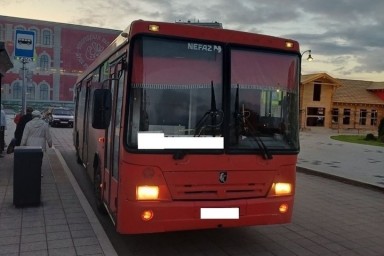 Водитель автобуса сбил женщину зеркалом заднего вида на привокзальной площади в Вологде