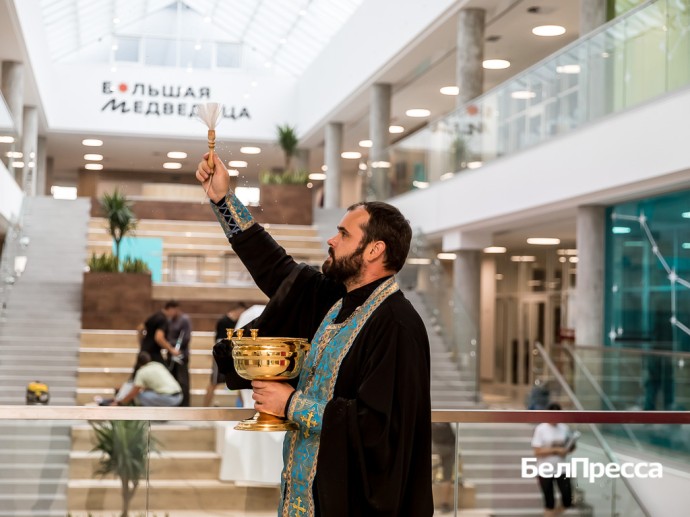 В Белгородском районе освятили новую школу «Большая Медведица» (фоторепортаж)