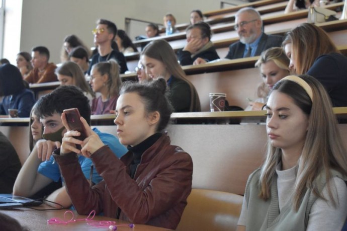 Норовирусной инфекцией заразились 18 учащихся и работников приморского колледжа