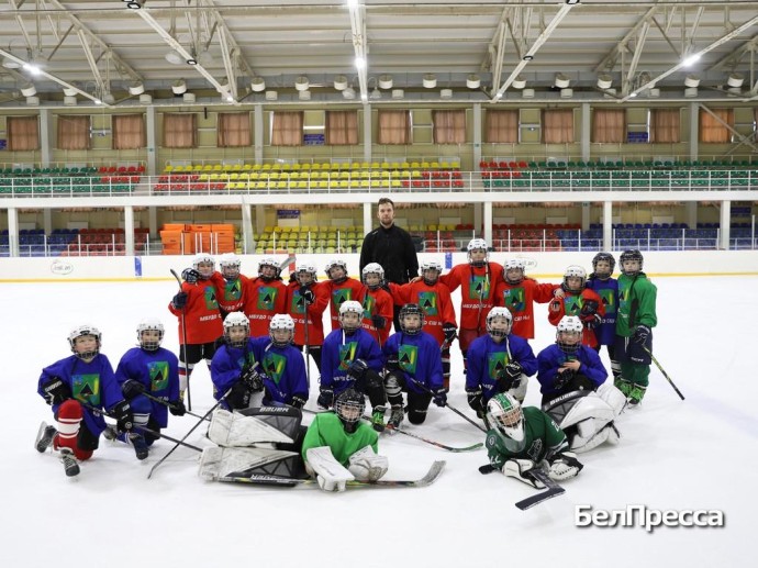 Между льдом и уроками. Почему губкинские мальчишки не просто играют в хоккей, а живут им Между льдом и уроками. Почему губкинские мальчишки не просто играют в хоккей, а живут им