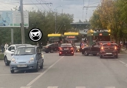 В Пензе из-за ДТП парализовало улицу Стасова
