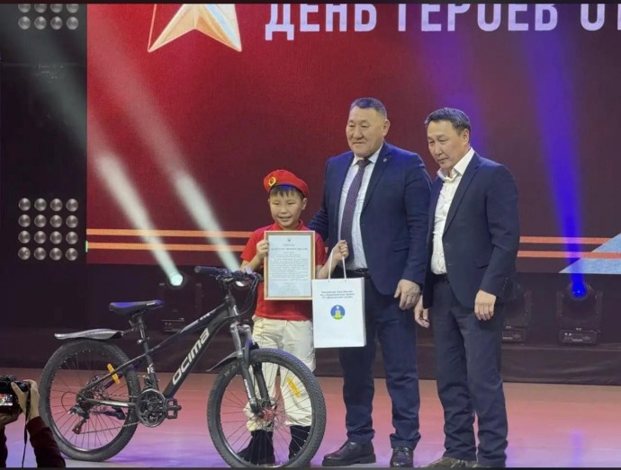 В Якутске наградили девятилетнего мальчика, спасшего мужчину