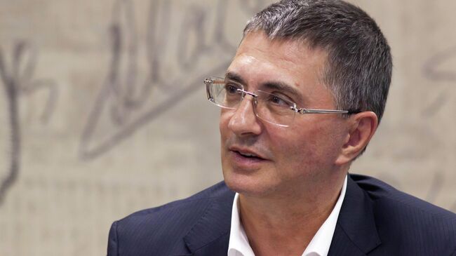 "В секунды". Доктор Мясников предупредил о смертельно опасном симптоме "В секунды". Доктор Мясников предупредил о смертельно опасном симптоме