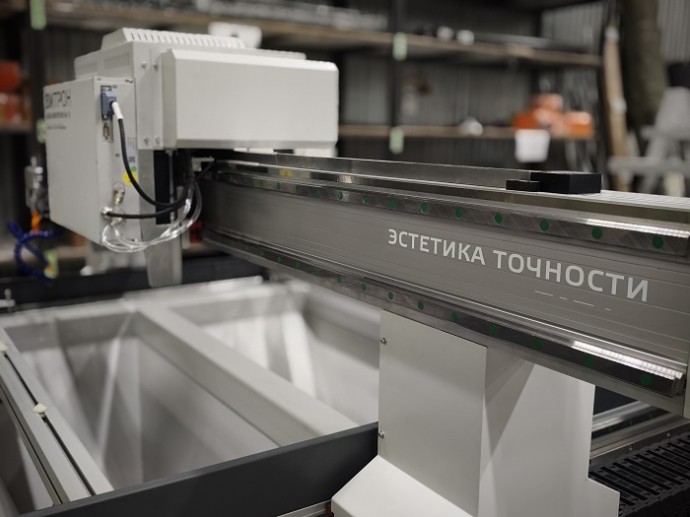 В России разработан перспективный станок для лазерной обработки стекла В России разработан перспективный станок для лазерной обработки стекла