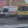 «Вы горите, сейчас взорвётесь…»: в Петербурге машина скорой помощи врезалась в грузовик, когда мчалась в больницу с пострадавшими