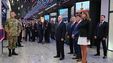 Путин посетил Национальный центр "Россия" в Приморском крае