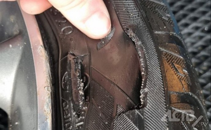 Пробиты баллоны, деформирован диск: опасная яма стала ловушкой для сахалинских автомобилистов Пробиты баллоны, деформирован диск: опасная яма стала ловушкой для сахалинских автомобилистов