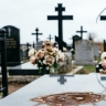 Сахалинцу после суда вернули деньги за некачественный гранит на могилу