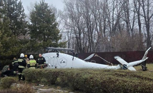Частный вертолет опрокинулся при взлете в Уфе