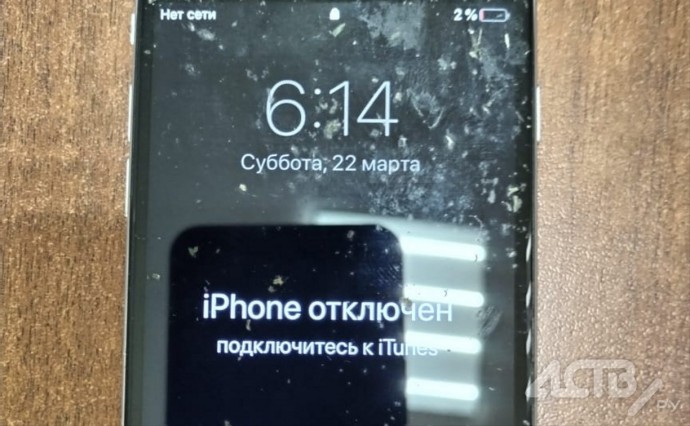 Полиция Южно-Сахалинска ищет владельца найденного на улице "Айфона"