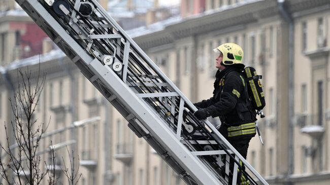 В гаражах на юге Москвы вспыхнул пожар