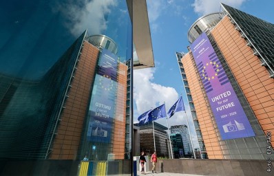 В Еврокомиссии заявили о продвижении к полному отказу от нефти и газа из России