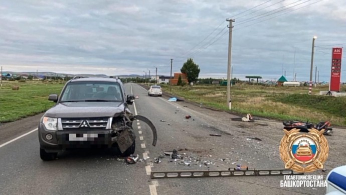 В Башкирии мотоциклист врезался в автомобиль и погиб
