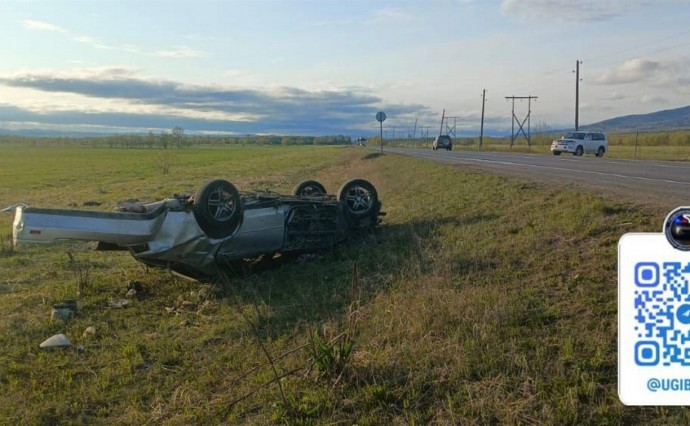 "Глорию" сплющило: два человека пострадали в ДТП в Тымовском районе