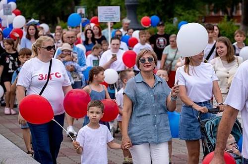 По Благовещенску прошел «Парад семей»
