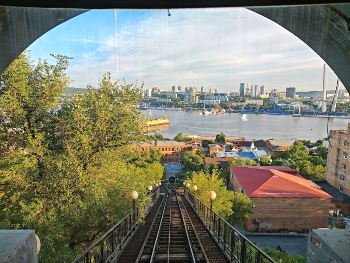 Президент России подписал поручения для цифрового развития Дальнего Востока Президент России подписал поручения для цифрового развития Дальнего Востока