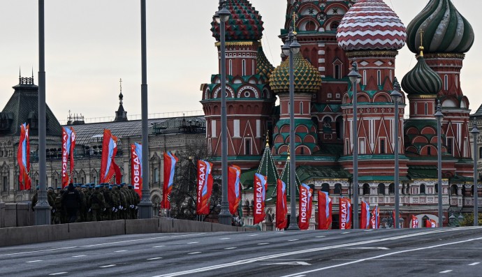 В Москве прошла всероссийская акция «Парад у дома ветерана» В Москве прошла всероссийская акция «Парад у дома ветерана»