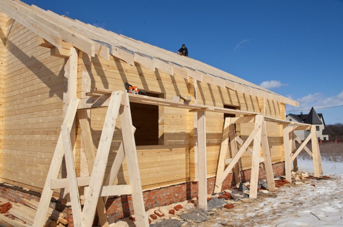 Из деревянных домокомплектов хотят строить гостиницы, школы и ФАПы