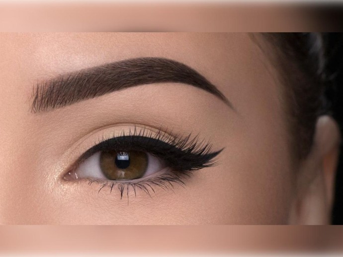 Драматичные брови уходят в прошлое: в 2025 в моде эффект чистого лица Драматичные брови уходят в прошлое: в 2025 в моде эффект чистого лица