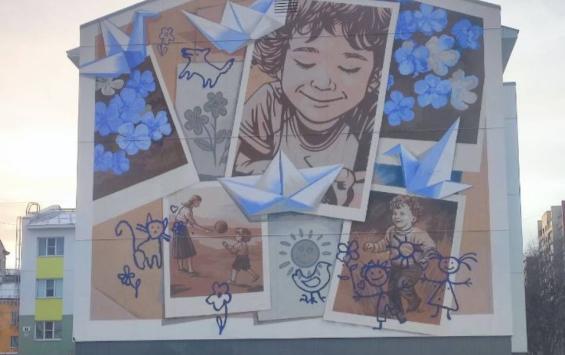 В Мурманске появился мурал в честь пятилетнего героя из Курска Толи