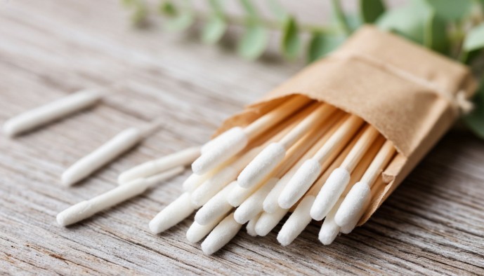 Эколог рассказала о вреде выбрасывания ватных палочек в унитаз