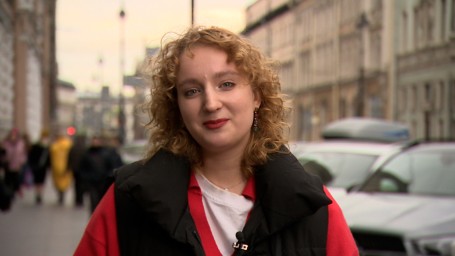 Студентка СПбГУПТД Ефросинья Романова поздравила метрополитен Петербурга с 70-летием