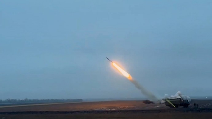 За утро 15 февраля в небе над Россией сбили 102 украинских беспилотника