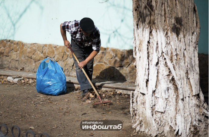 Астраханские работодатели ищут дворников с зарплатой до 33 тысяч рублей