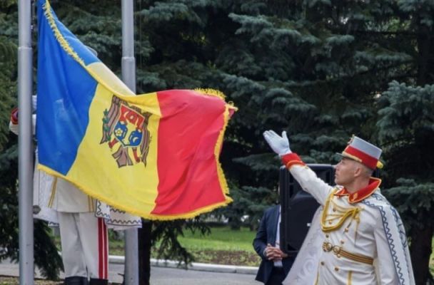 В День независимости Молдавии Санду скорбит, а Додон не видит смысла