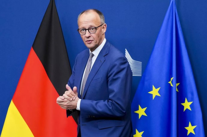 Митинг протеста против Фридриха Мерца в ФРГ собрал 4000 человек Митинг протеста против Фридриха Мерца в ФРГ собрал 4000 человек