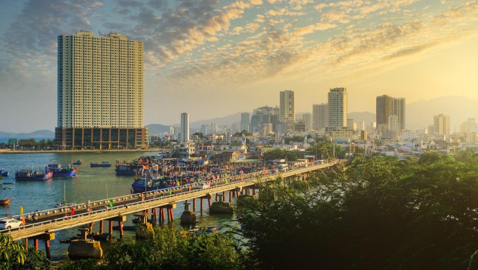Во Вьетнам пришел ураган «Калмаэги»: для туристов введены ограничения Во Вьетнам пришел ураган «Калмаэги»: для туристов введены ограничения