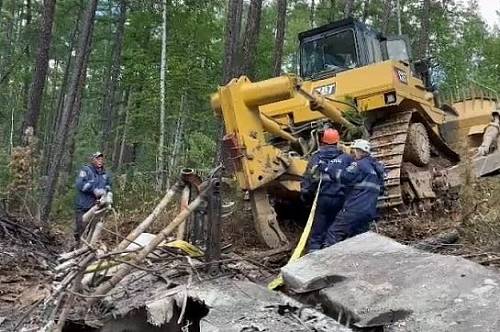 Обломки упавшего в Приамурье Ан-24 начали вывозить с места крушения