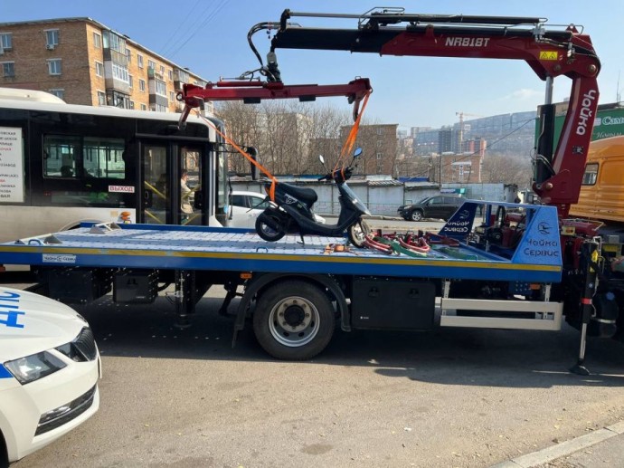 Мопедист под воздействием неизвестных веществ пытался скрыться от полиции во Владивостоке Мопедист под воздействием неизвестных веществ пытался скрыться от полиции во Владивостоке