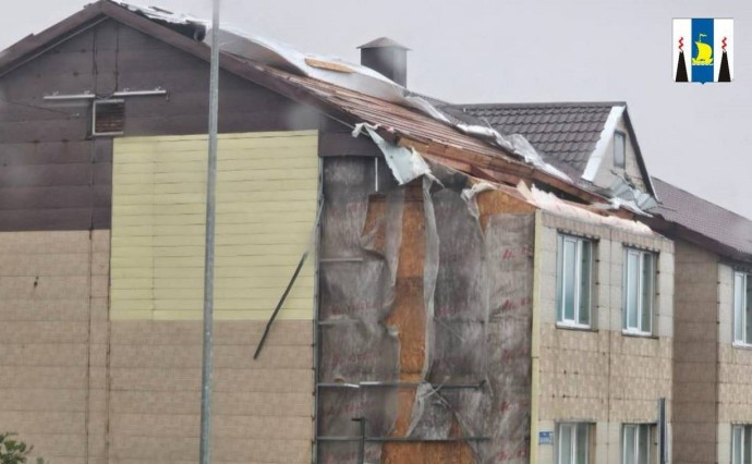 Многоквартирные дома ремонтируют в Южно-Курильске после циклона Многоквартирные дома ремонтируют в Южно-Курильске после циклона