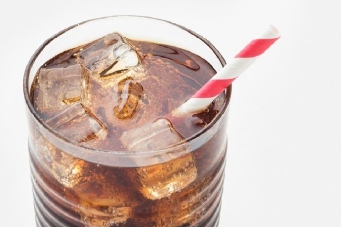 Борьба с детским ожирением начинается с запрета на газировку