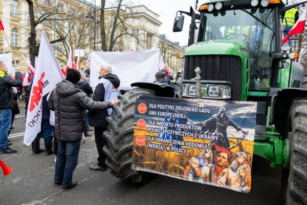Беспошлинный импорт товаров с Украины в Польшу прекратится с 1 июня — Туск