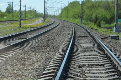 В Башкирии под поездами погибли два подростка